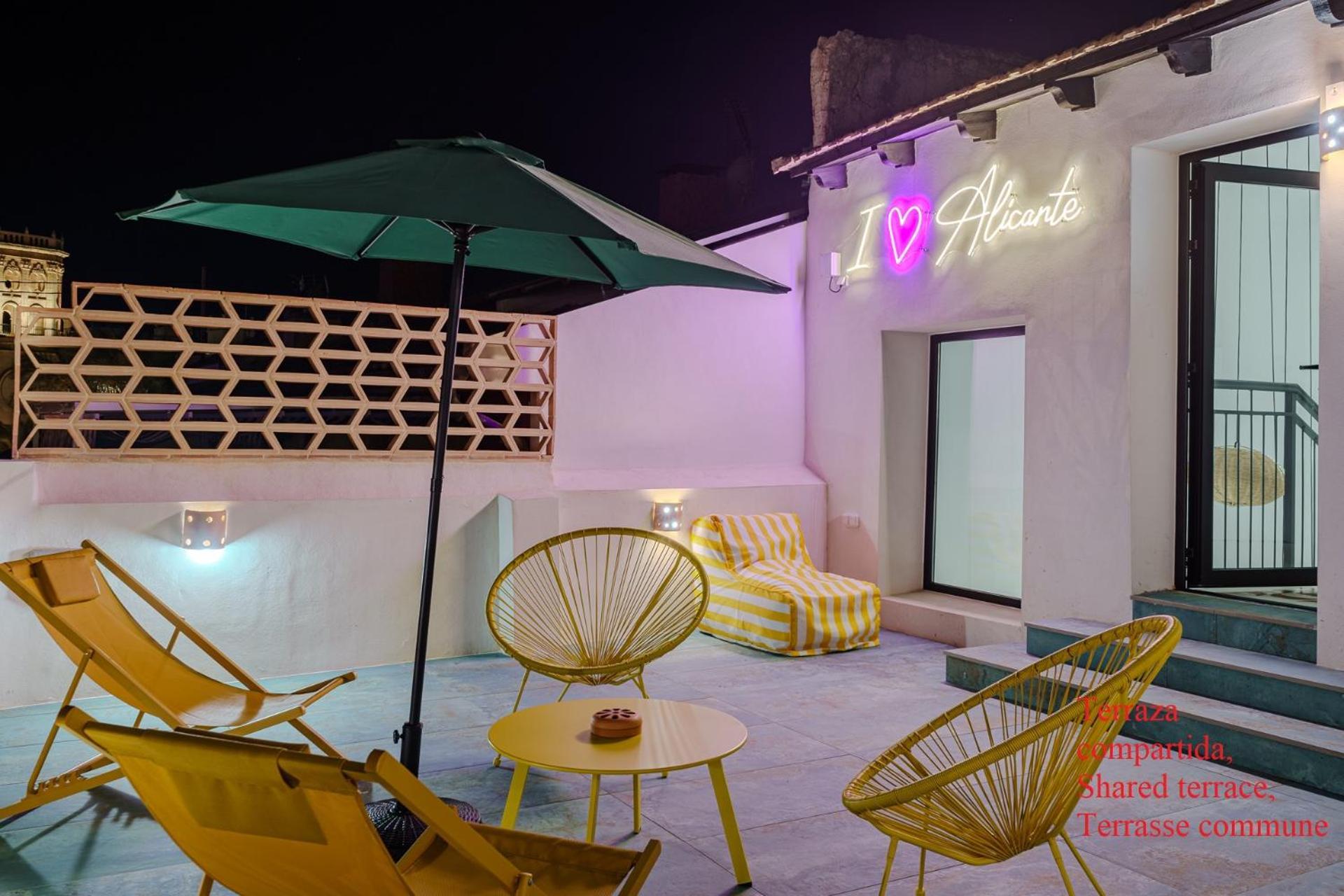 Refined And Practical Studio In Historic Center Of Alicante Esterno foto