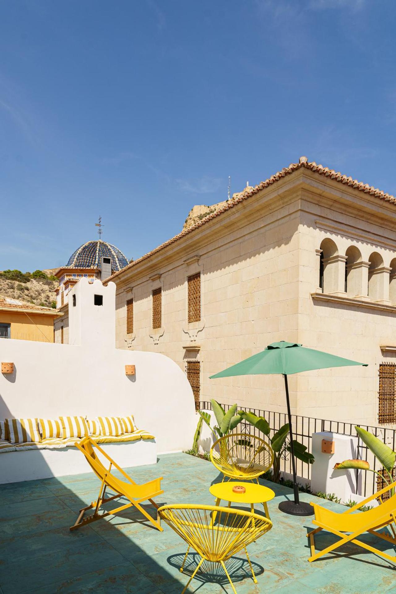 Refined And Practical Studio In Historic Center Of Alicante Esterno foto