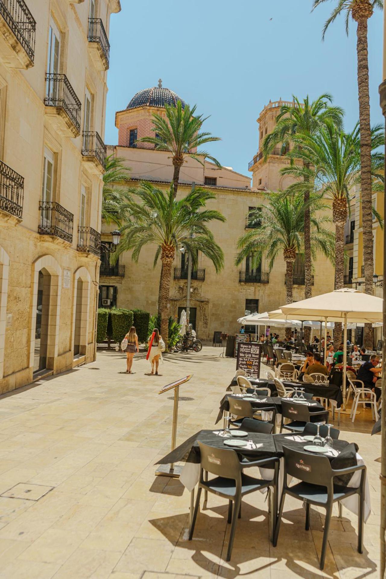 Refined And Practical Studio In Historic Center Of Alicante Esterno foto